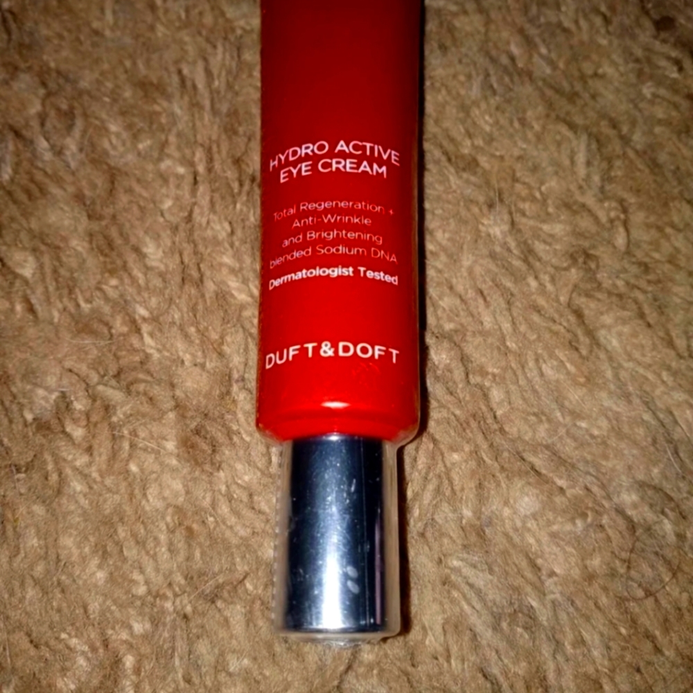 Salmon Vgene Eye Cream